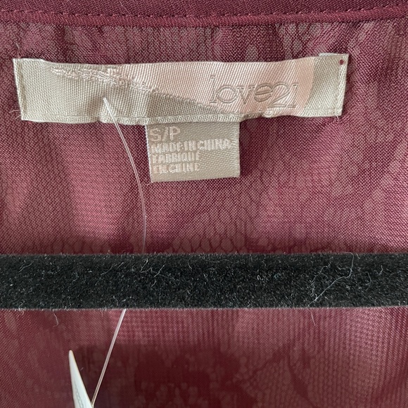 Forever 21 lace midi dress. NWT Burgundy color size S. Excellent condition - Picture 6 of 6